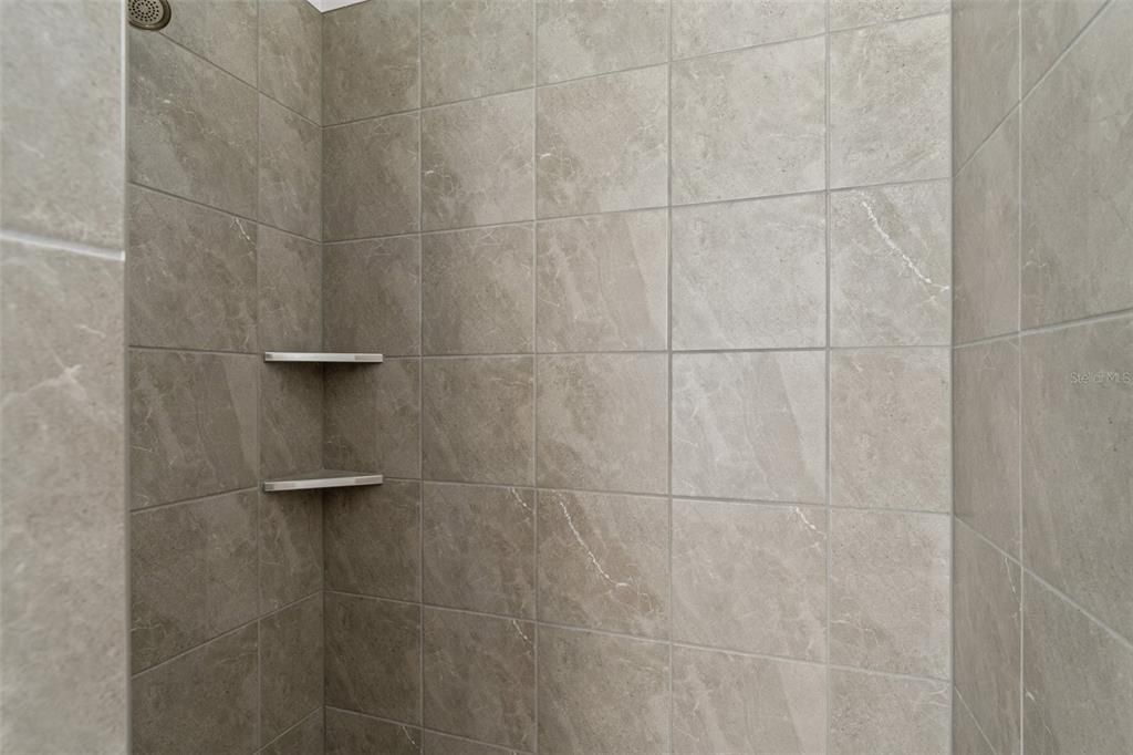 En Venta: $438,000 (4 camas, 2 baños, 2125 Pies cuadrados)