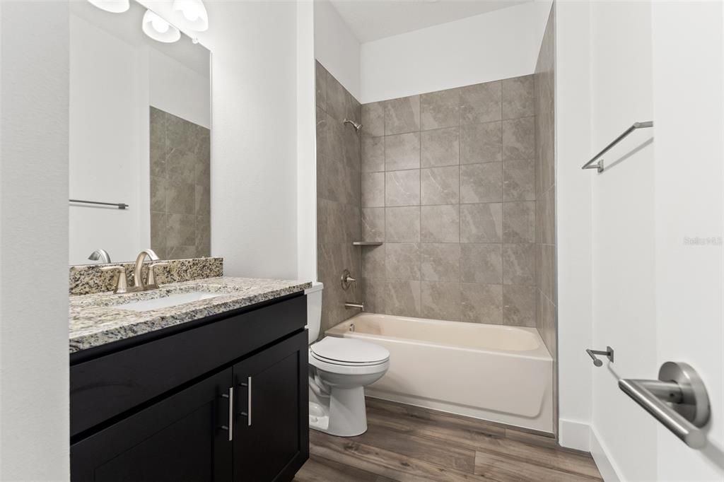 En Venta: $438,000 (4 camas, 2 baños, 2125 Pies cuadrados)