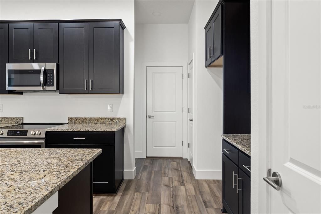 En Venta: $438,000 (4 camas, 2 baños, 2125 Pies cuadrados)