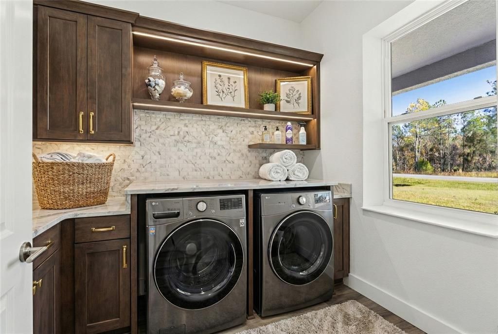 En Venta: $438,000 (4 camas, 2 baños, 2125 Pies cuadrados)