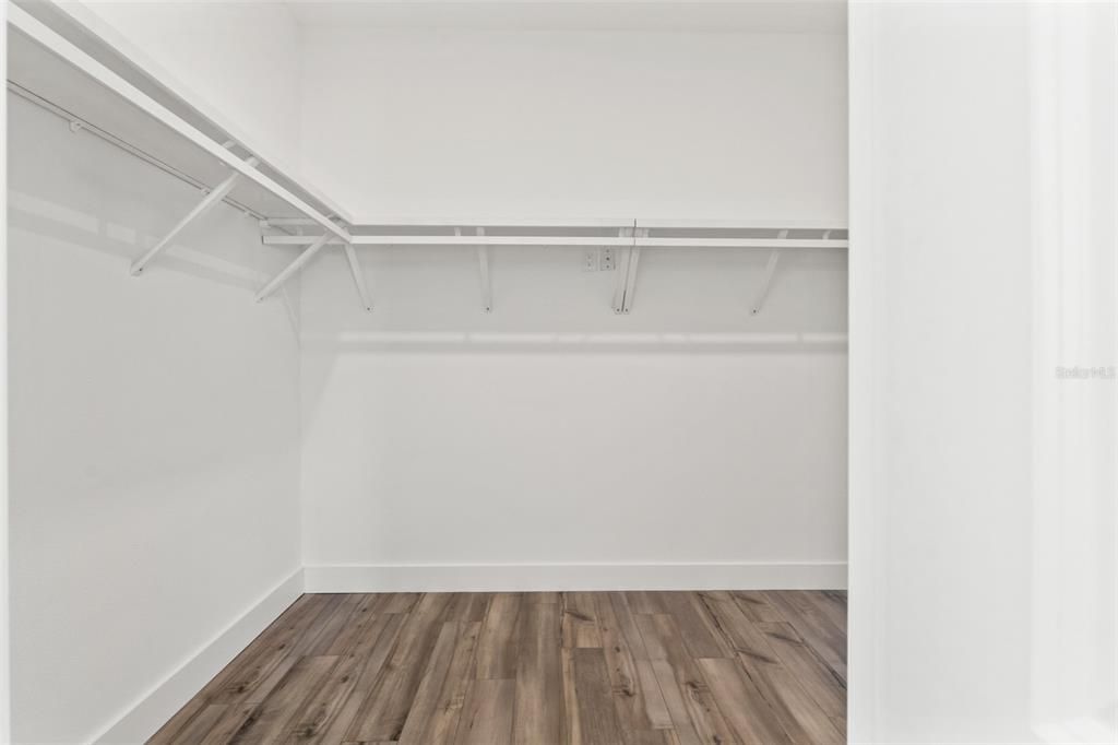 En Venta: $438,000 (4 camas, 2 baños, 2125 Pies cuadrados)