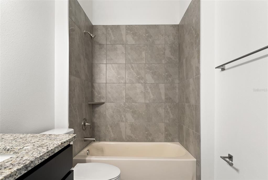 En Venta: $438,000 (4 camas, 2 baños, 2125 Pies cuadrados)