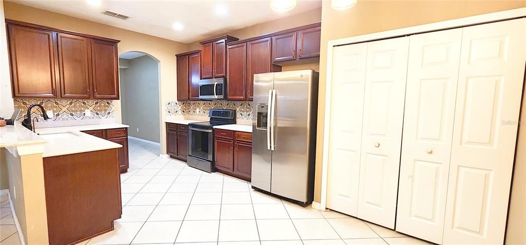 En Venta: $415,000 (3 camas, 3 baños, 2173 Pies cuadrados)