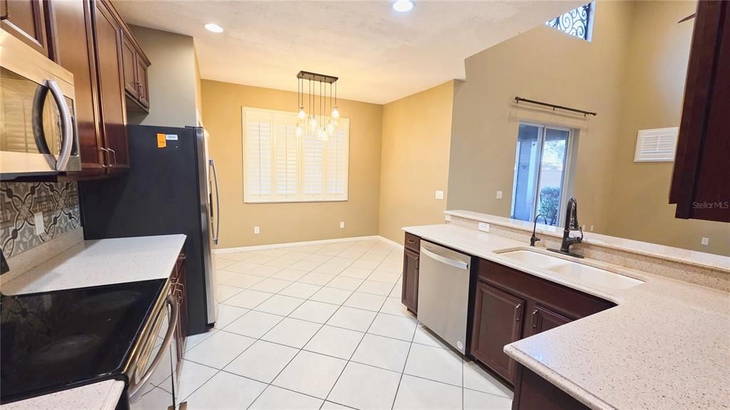 En Venta: $415,000 (3 camas, 3 baños, 2173 Pies cuadrados)