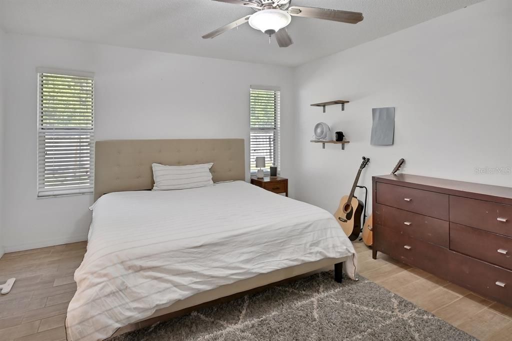 For Sale: $305,000 (3 beds, 2 baths, 1443 Square Feet)