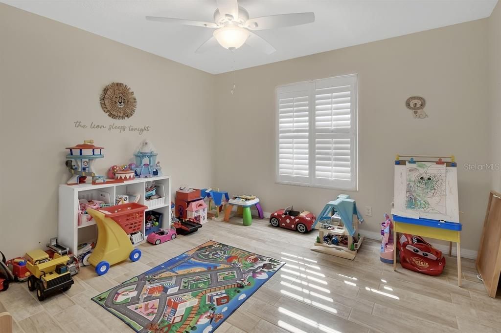 For Sale: $305,000 (3 beds, 2 baths, 1443 Square Feet)