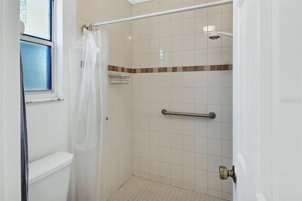 For Sale: $305,000 (3 beds, 2 baths, 1443 Square Feet)