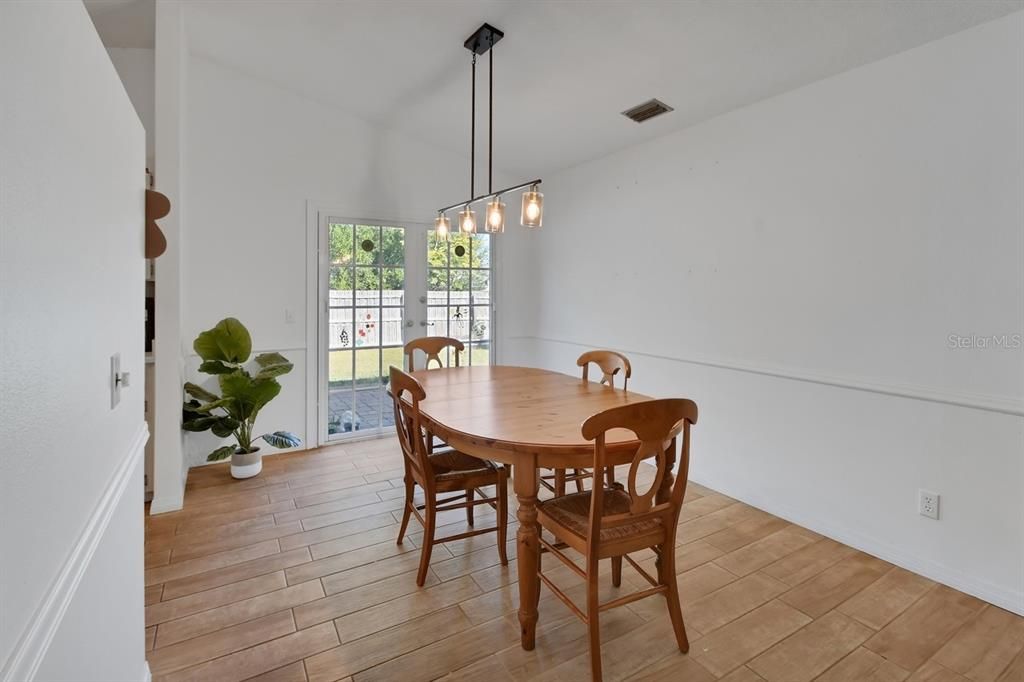 For Sale: $305,000 (3 beds, 2 baths, 1443 Square Feet)