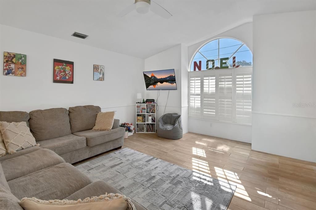 For Sale: $305,000 (3 beds, 2 baths, 1443 Square Feet)