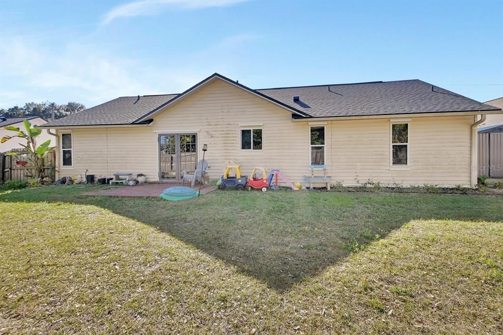 For Sale: $305,000 (3 beds, 2 baths, 1443 Square Feet)