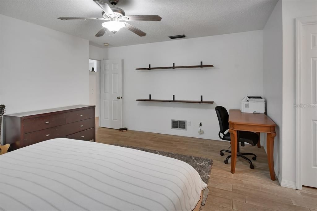 For Sale: $305,000 (3 beds, 2 baths, 1443 Square Feet)