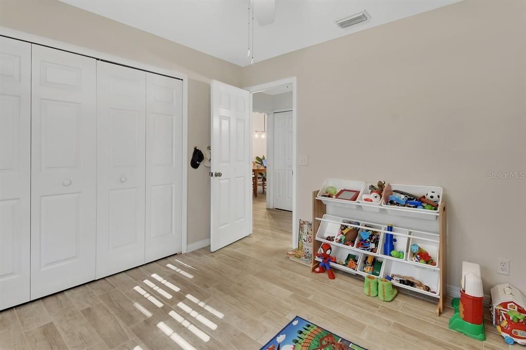 For Sale: $305,000 (3 beds, 2 baths, 1443 Square Feet)