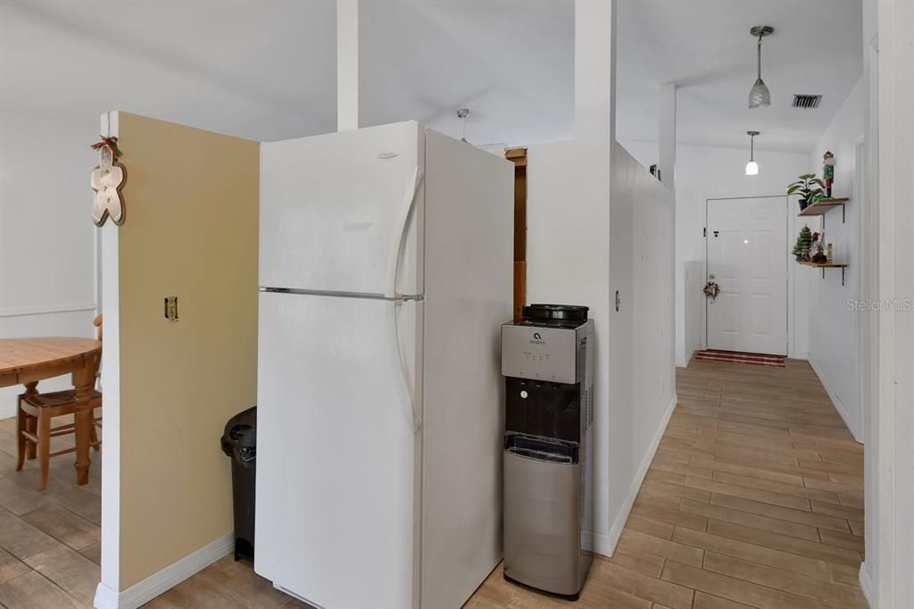 For Sale: $305,000 (3 beds, 2 baths, 1443 Square Feet)