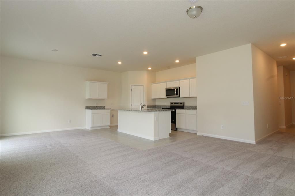 出租: $2,550 (4 贝兹, 3 浴室, 2310 平方英尺)