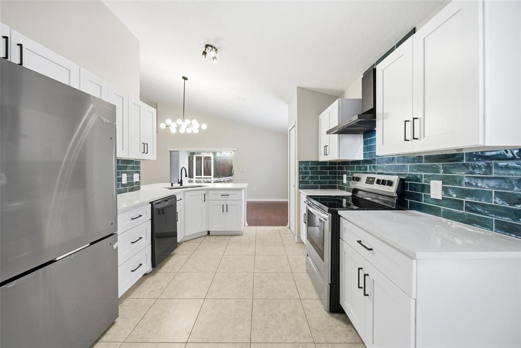 For Sale: $324,900 (3 beds, 2 baths, 1294 Square Feet)