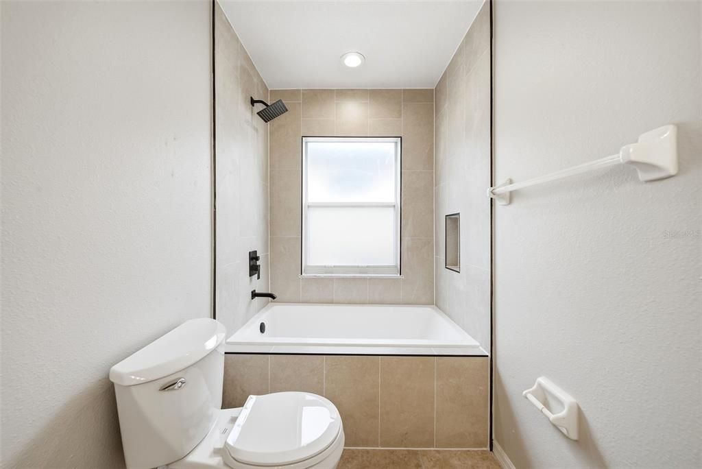 For Sale: $324,900 (3 beds, 2 baths, 1294 Square Feet)