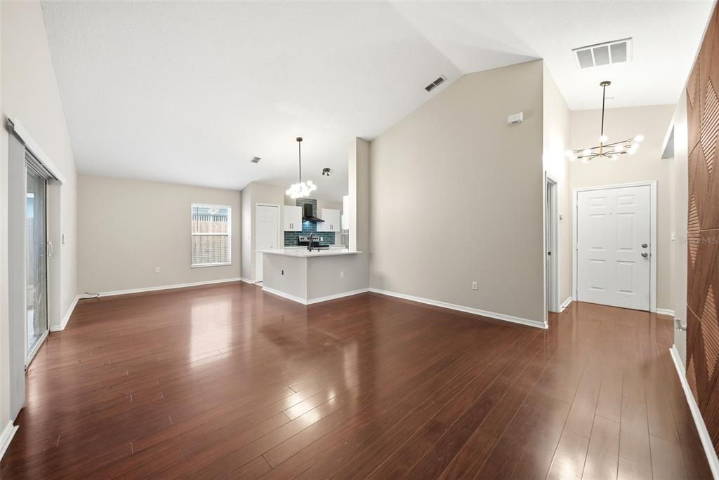 For Sale: $324,900 (3 beds, 2 baths, 1294 Square Feet)