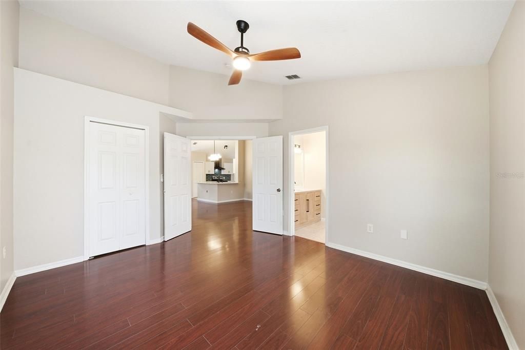 For Sale: $324,900 (3 beds, 2 baths, 1294 Square Feet)