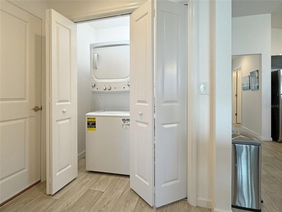 待售: $272,500 (2 贝兹, 2 浴室, 961 平方英尺)