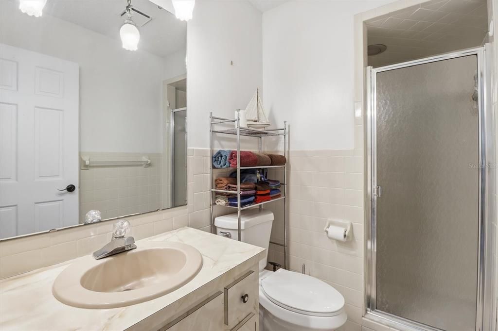 На продажу: $274,900 (3 спален, 2 ванн, 1427 Квадратных фут)