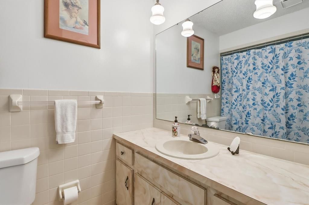 На продажу: $274,900 (3 спален, 2 ванн, 1427 Квадратных фут)