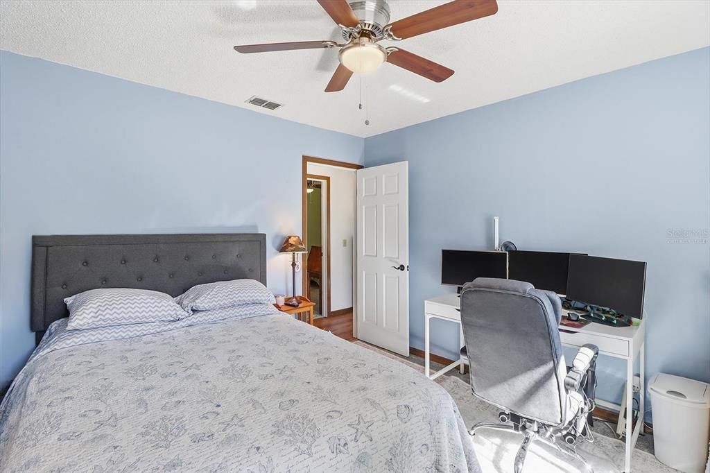 На продажу: $274,900 (3 спален, 2 ванн, 1427 Квадратных фут)