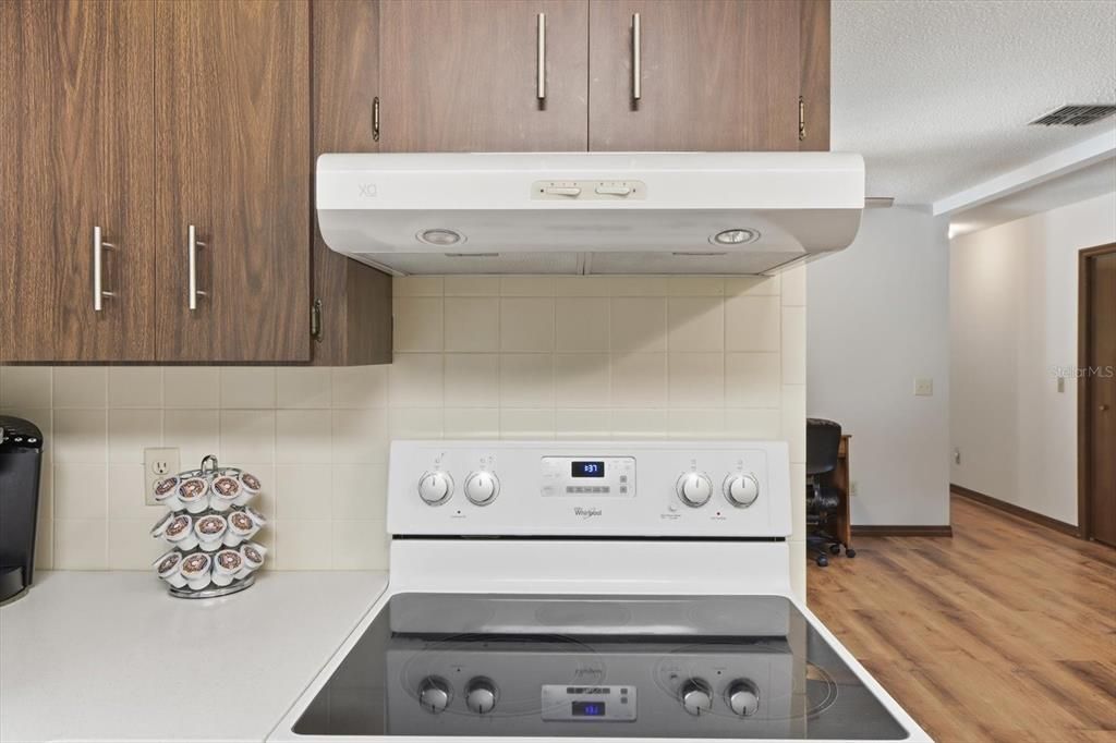 На продажу: $274,900 (3 спален, 2 ванн, 1427 Квадратных фут)