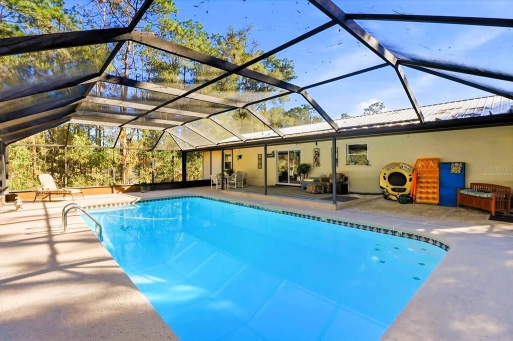 На продажу: $274,900 (3 спален, 2 ванн, 1427 Квадратных фут)