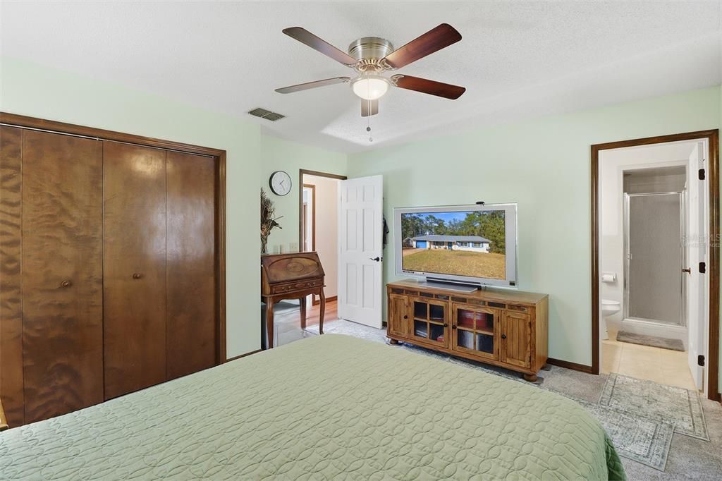 На продажу: $274,900 (3 спален, 2 ванн, 1427 Квадратных фут)