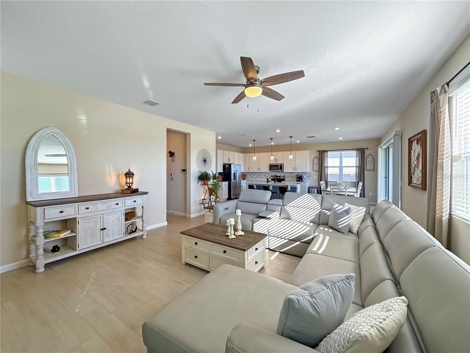 На продажу: $579,900 (5 спален, 3 ванн, 2796 Квадратных фут)