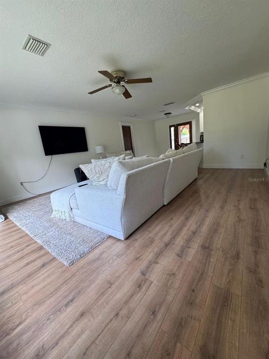 En Renta: $2,750 (3 camas, 2 baños, 2467 Pies cuadrados)