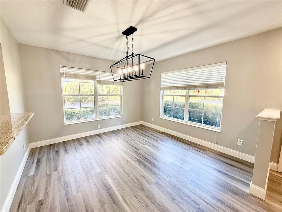 出租: $2,390 (3 贝兹, 2 浴室, 1408 平方英尺)