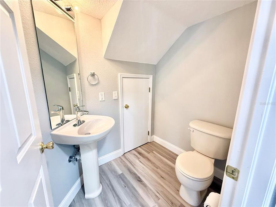 出租: $2,390 (3 贝兹, 2 浴室, 1408 平方英尺)