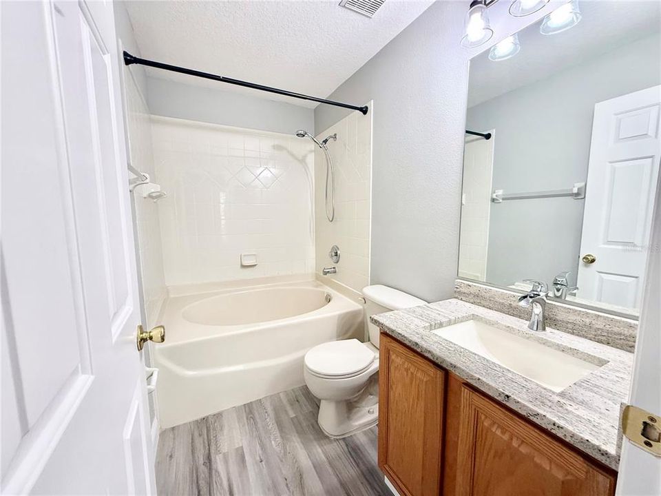 出租: $2,390 (3 贝兹, 2 浴室, 1408 平方英尺)