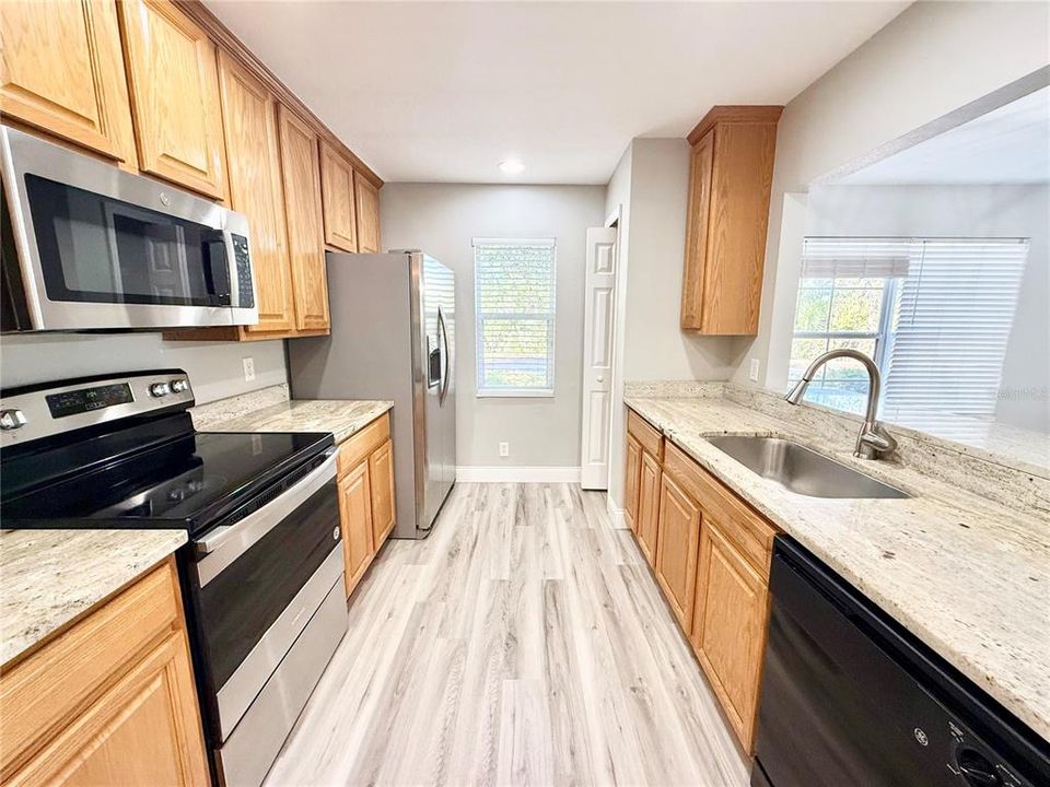 出租: $2,390 (3 贝兹, 2 浴室, 1408 平方英尺)