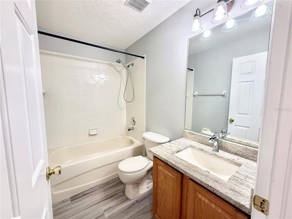 出租: $2,390 (3 贝兹, 2 浴室, 1408 平方英尺)