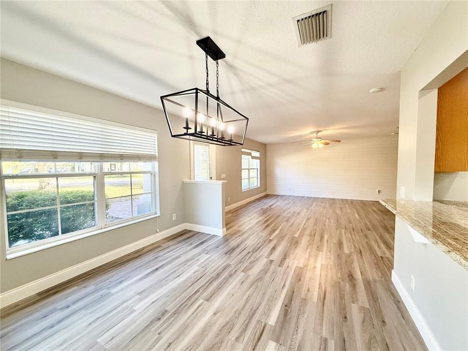 出租: $2,390 (3 贝兹, 2 浴室, 1408 平方英尺)