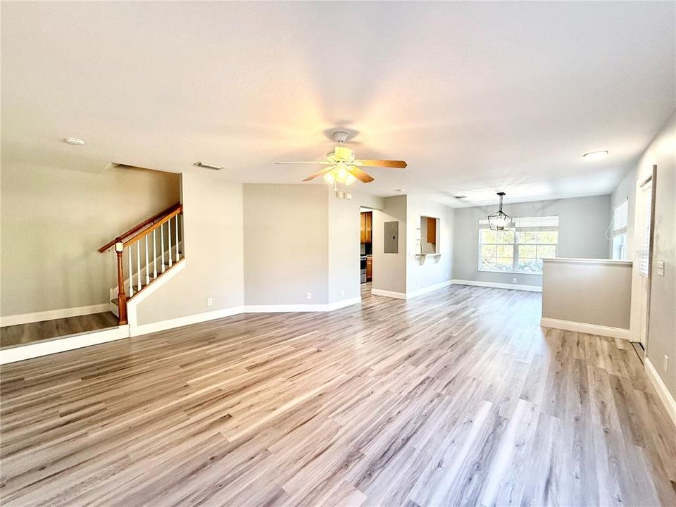 出租: $2,390 (3 贝兹, 2 浴室, 1408 平方英尺)