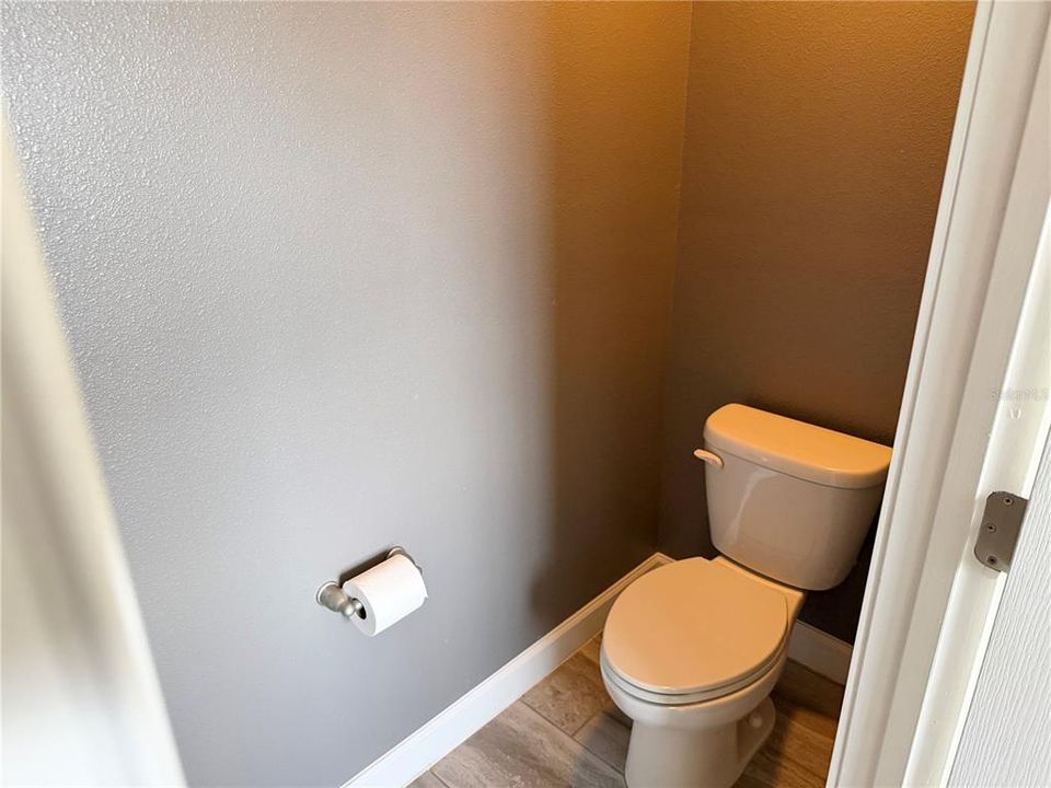 待售: $349,000 (4 贝兹, 4 浴室, 2596 平方英尺)