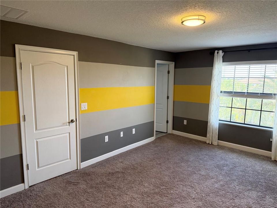 待售: $349,000 (4 贝兹, 4 浴室, 2596 平方英尺)