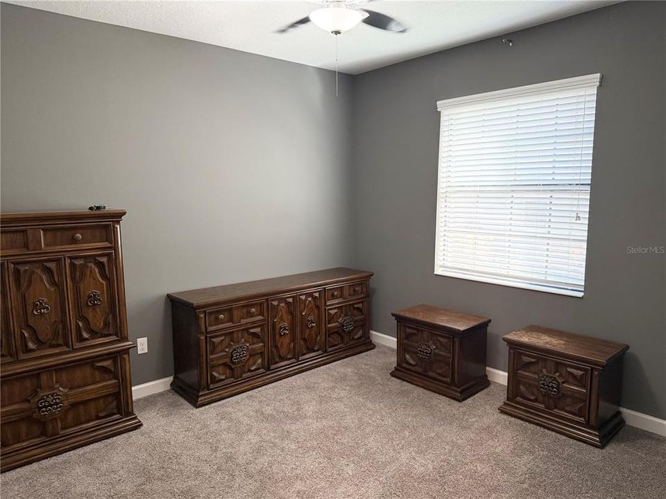 待售: $349,000 (4 贝兹, 4 浴室, 2596 平方英尺)