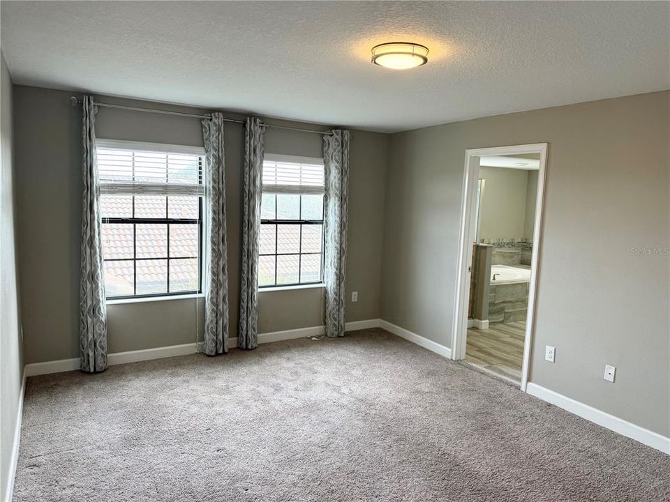 待售: $349,000 (4 贝兹, 4 浴室, 2596 平方英尺)