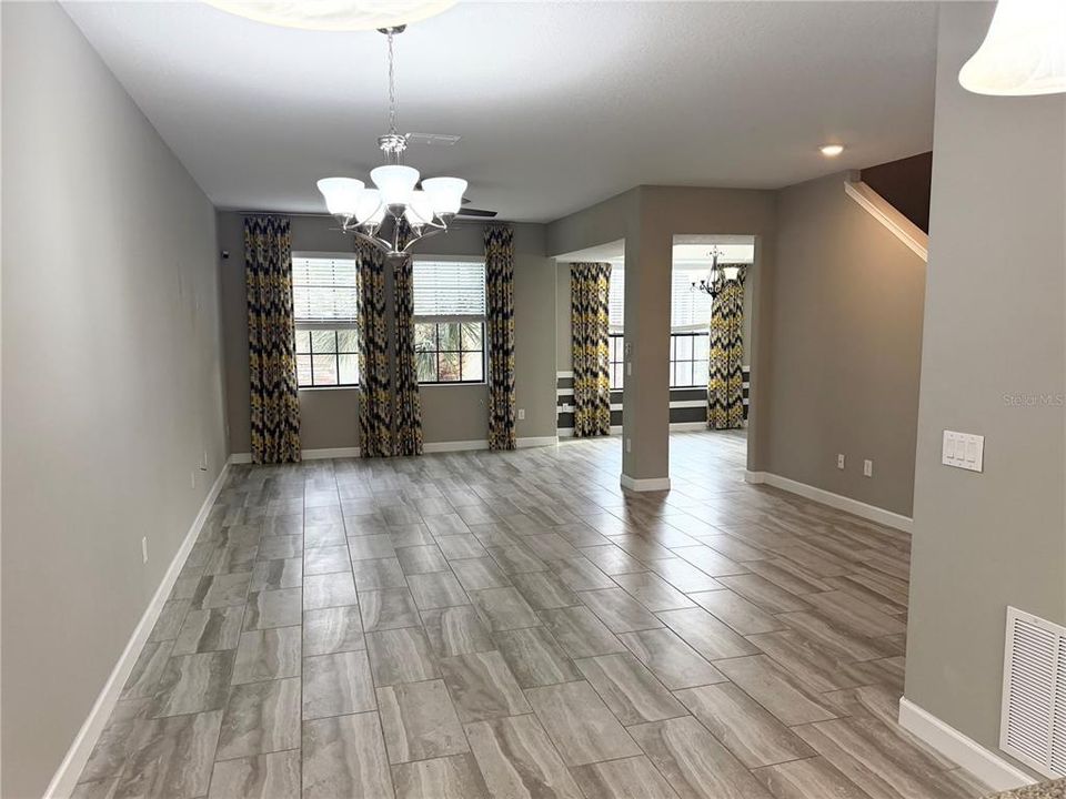 待售: $349,000 (4 贝兹, 4 浴室, 2596 平方英尺)