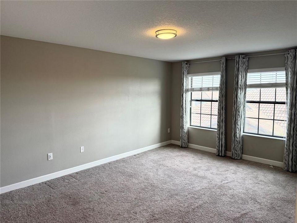 待售: $349,000 (4 贝兹, 4 浴室, 2596 平方英尺)