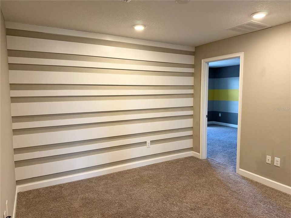 待售: $349,000 (4 贝兹, 4 浴室, 2596 平方英尺)