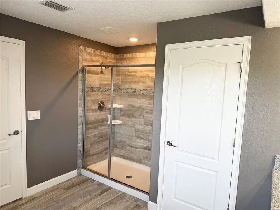 待售: $349,000 (4 贝兹, 4 浴室, 2596 平方英尺)