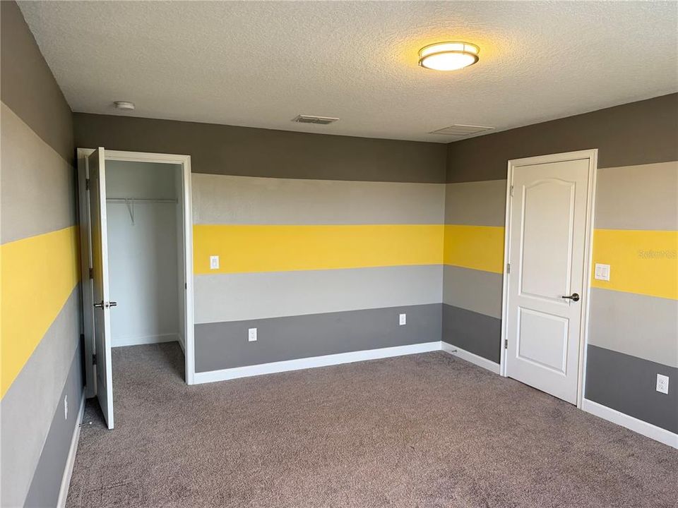 待售: $349,000 (4 贝兹, 4 浴室, 2596 平方英尺)