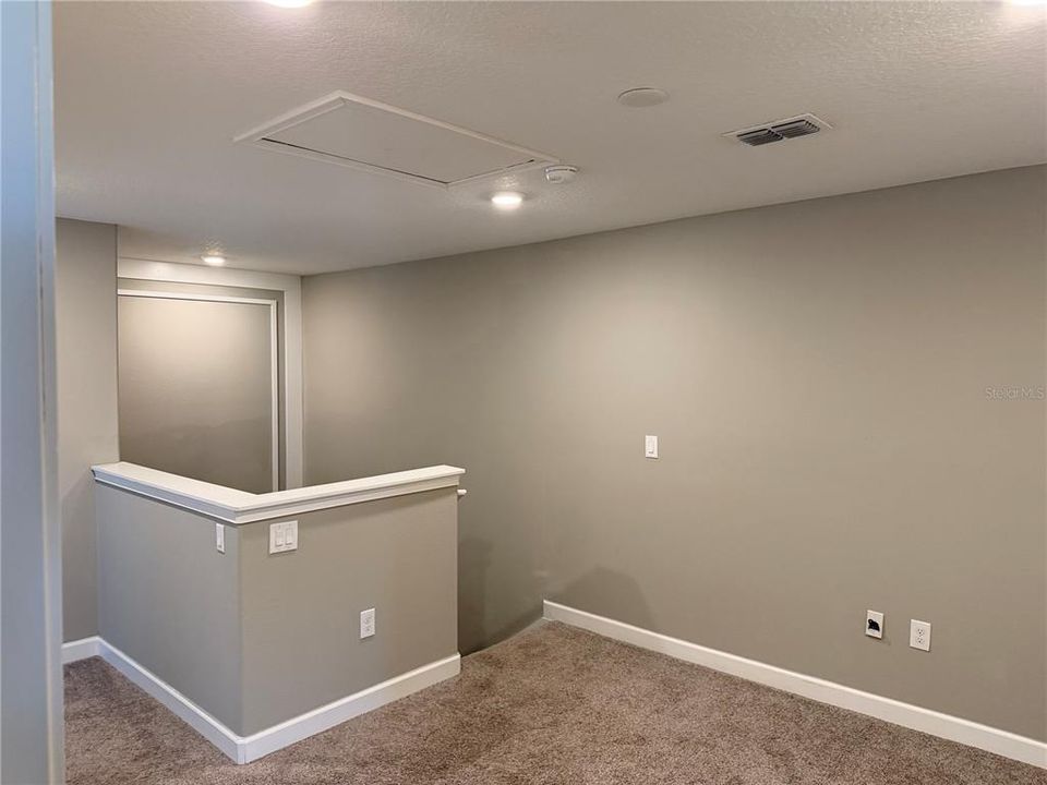 待售: $349,000 (4 贝兹, 4 浴室, 2596 平方英尺)