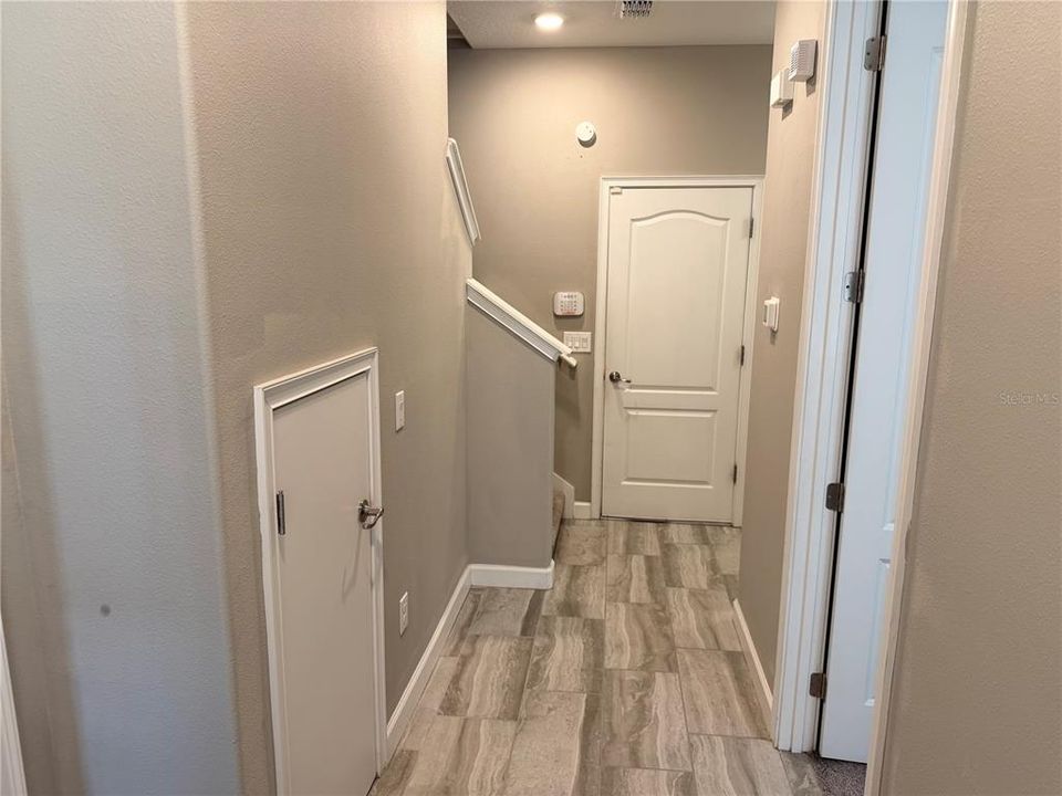 待售: $349,000 (4 贝兹, 4 浴室, 2596 平方英尺)