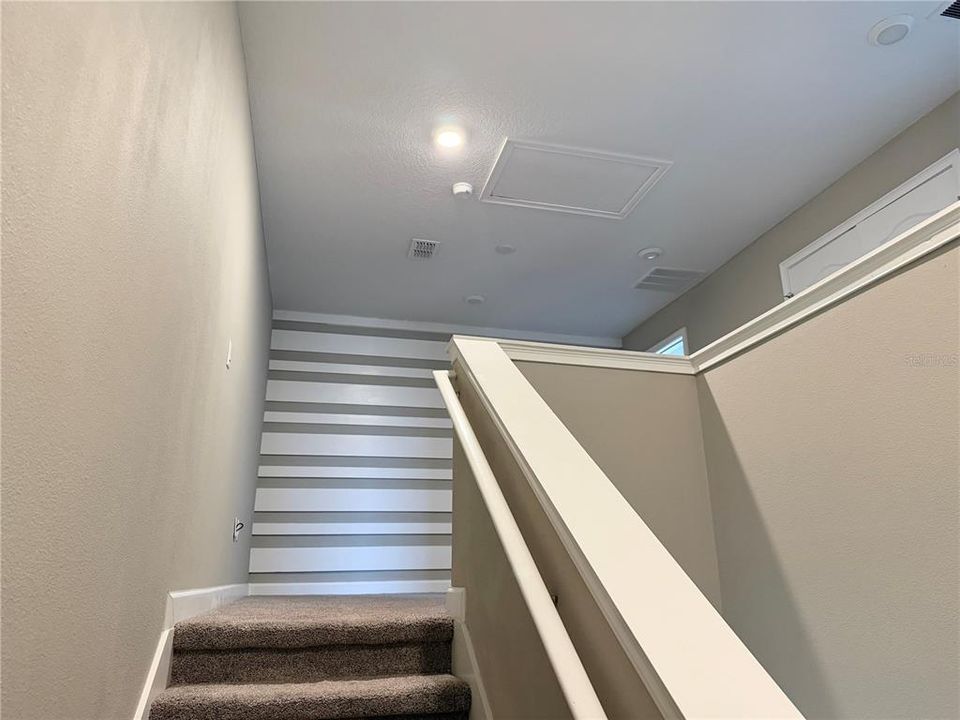 待售: $349,000 (4 贝兹, 4 浴室, 2596 平方英尺)